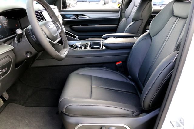 New 2026 Jeep Grand Wagoneer Limited AWD/4WD image 9