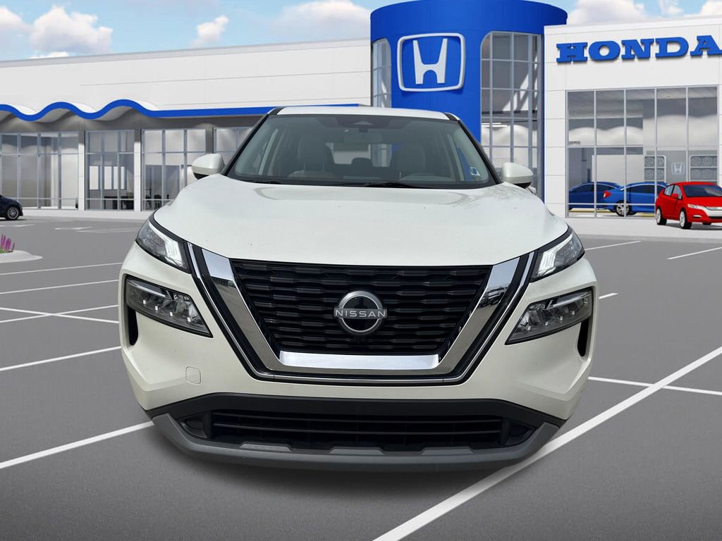 Used 2023 Nissan Rogue SV image 2