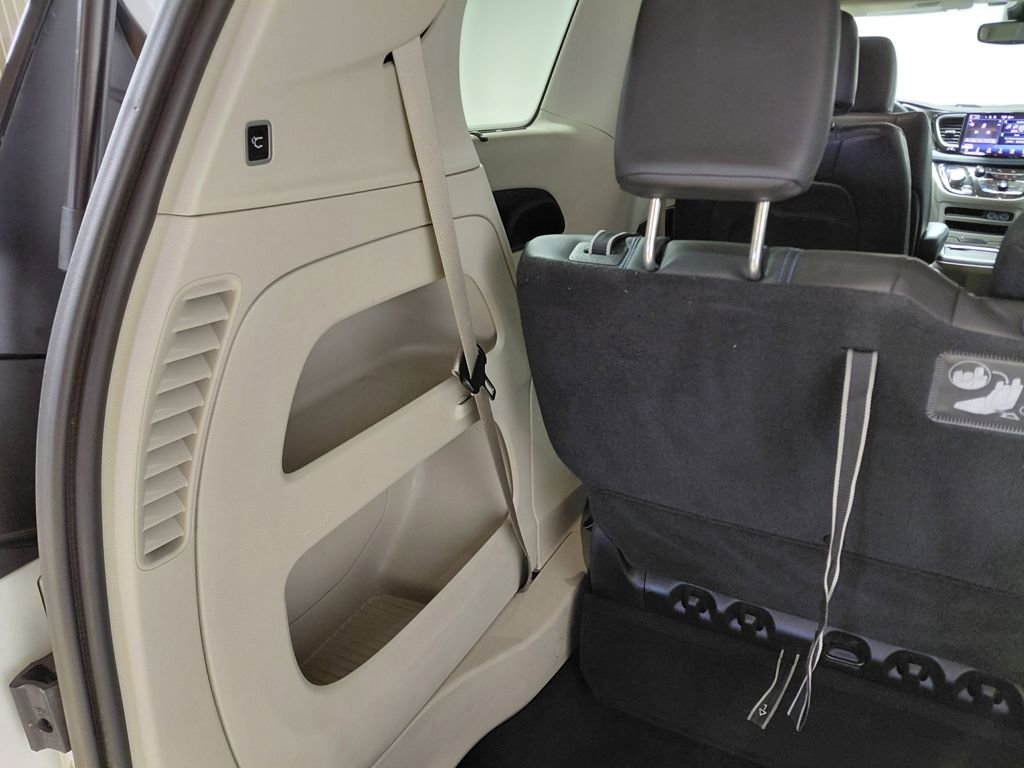 Certified 2021 Chrysler Pacifica Touring-L image 49