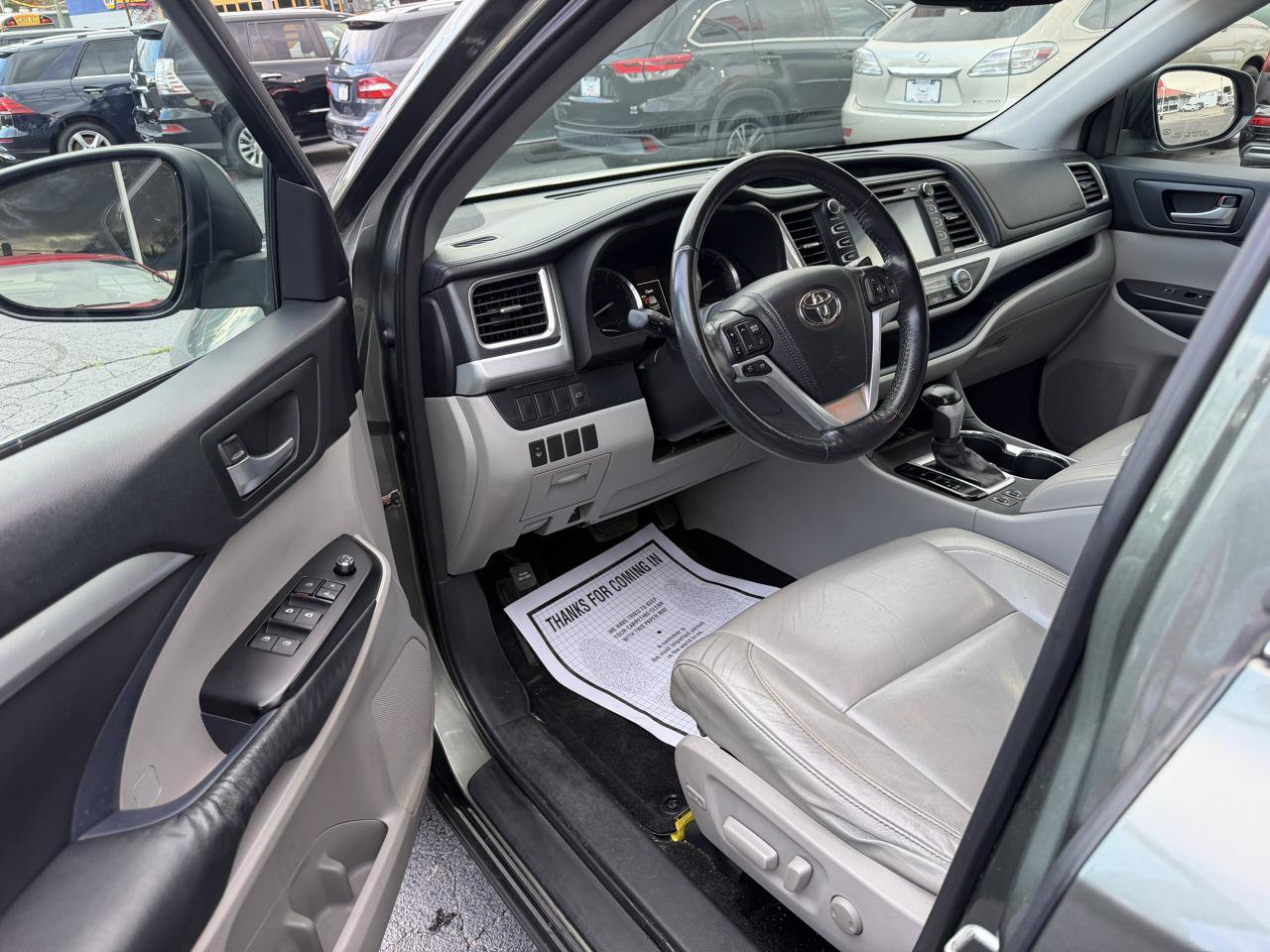 Used 2014 Toyota Highlander XLE AWD/4WD image 9