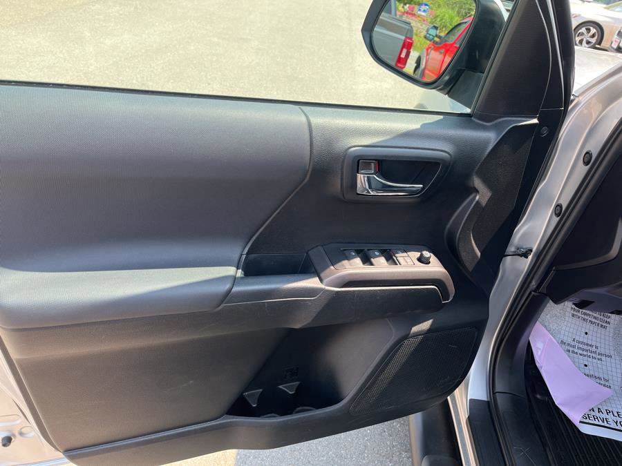 Used 2022 Toyota Tacoma TRD Off-Road image 9