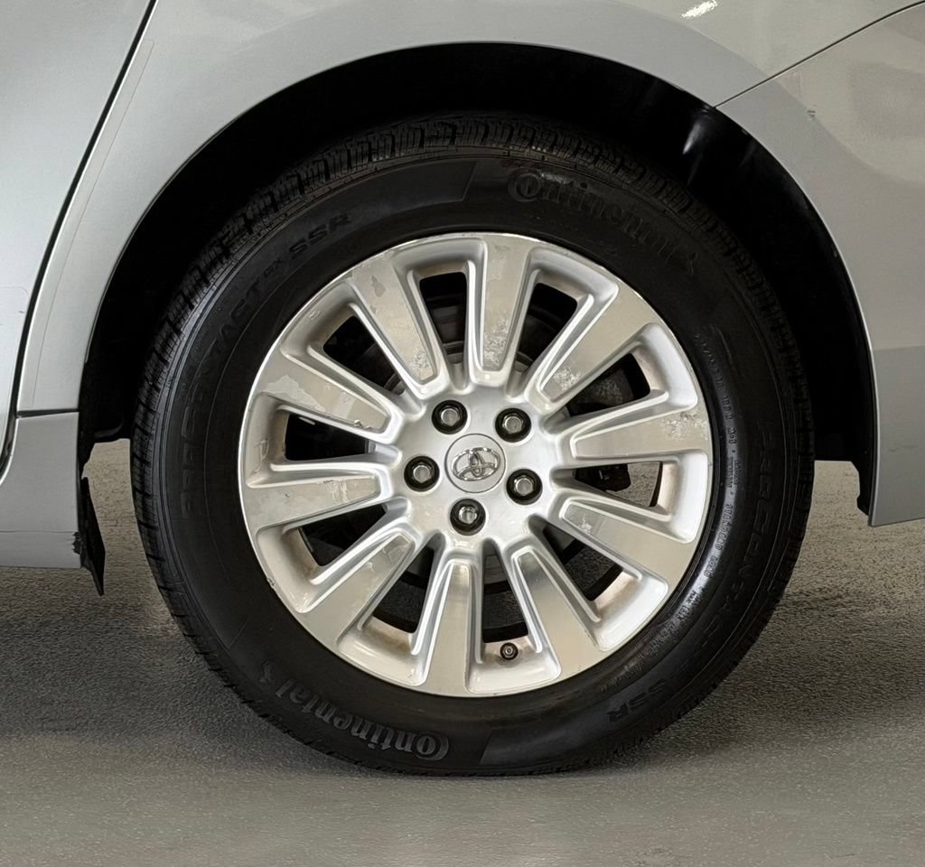 Used 2015 Toyota Sienna LE AWD/4WD image 6