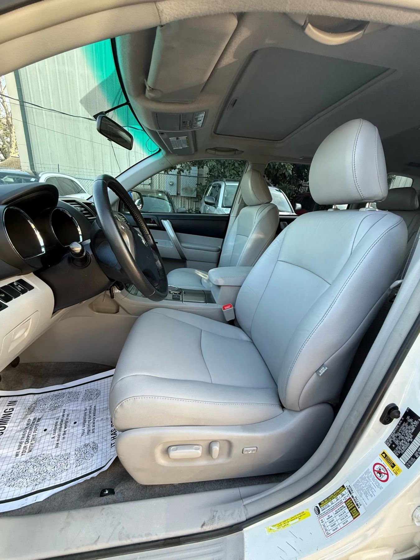 Used 2010 Toyota Highlander SE image 17