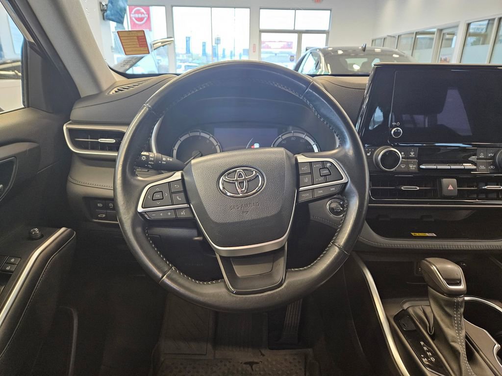 Used 2023 Toyota Highlander XLE image 17