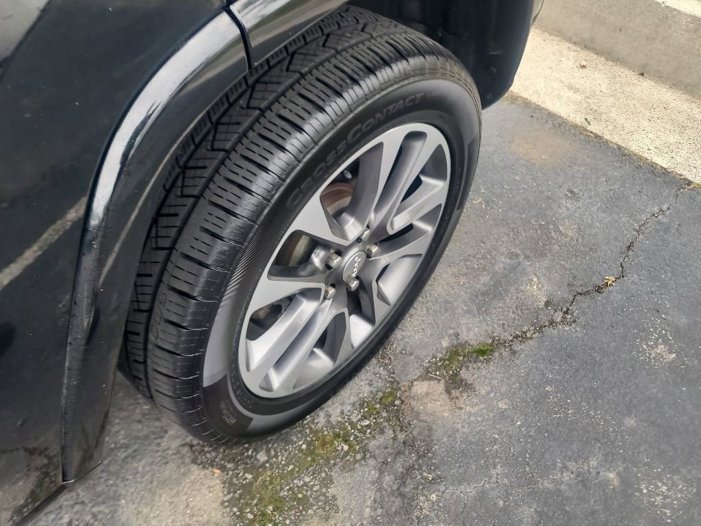 Used 2017 Jeep Grand Cherokee Overland AWD/4WD image 4