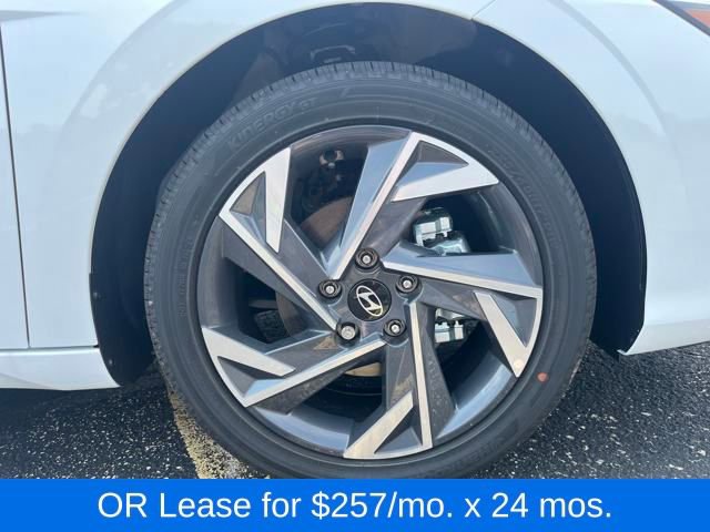 New 2025 Hyundai Elantra SEL image 11