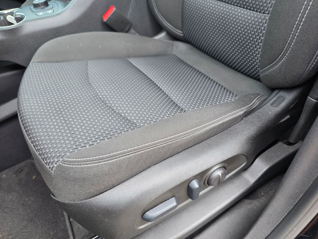 Used 2023 GMC Terrain SLE w/ Driver Convenience Package image 12