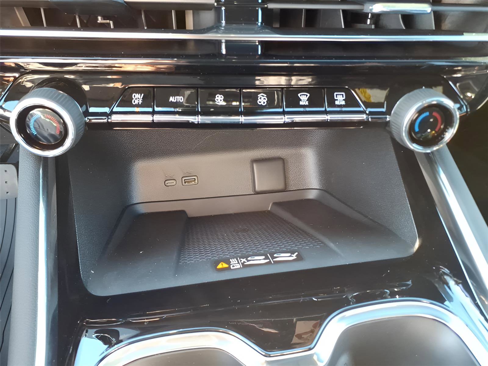 New 2026 Chevrolet Traverse RS w/ LPO, Floor Liner Package image 22