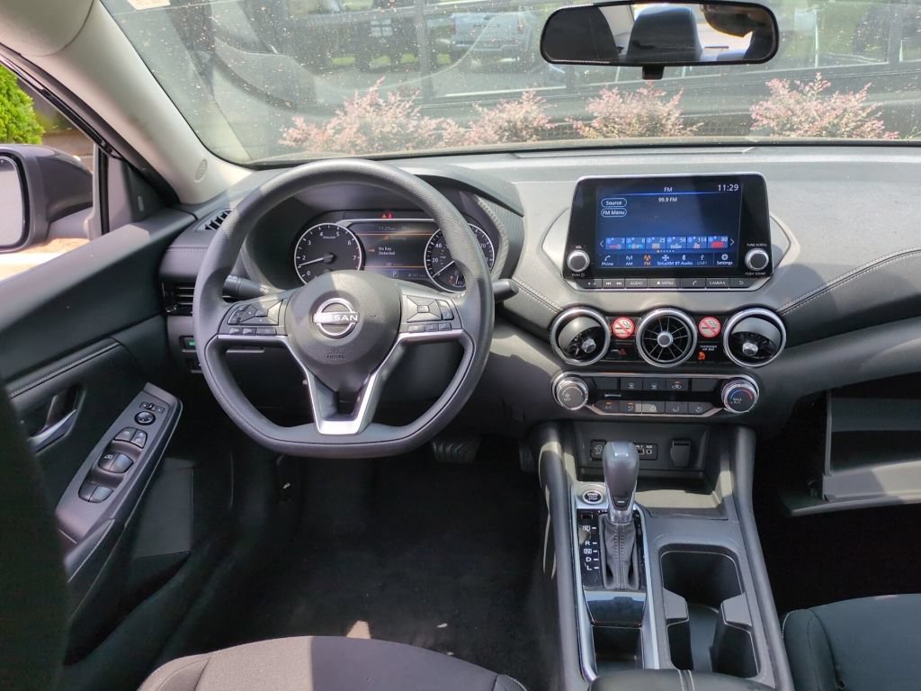 Used 2024 Nissan Sentra SV FWD image 9