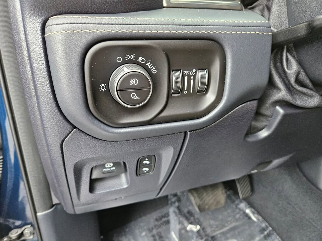 Used 2019 RAM 1500 Limited AWD/4WD image 22