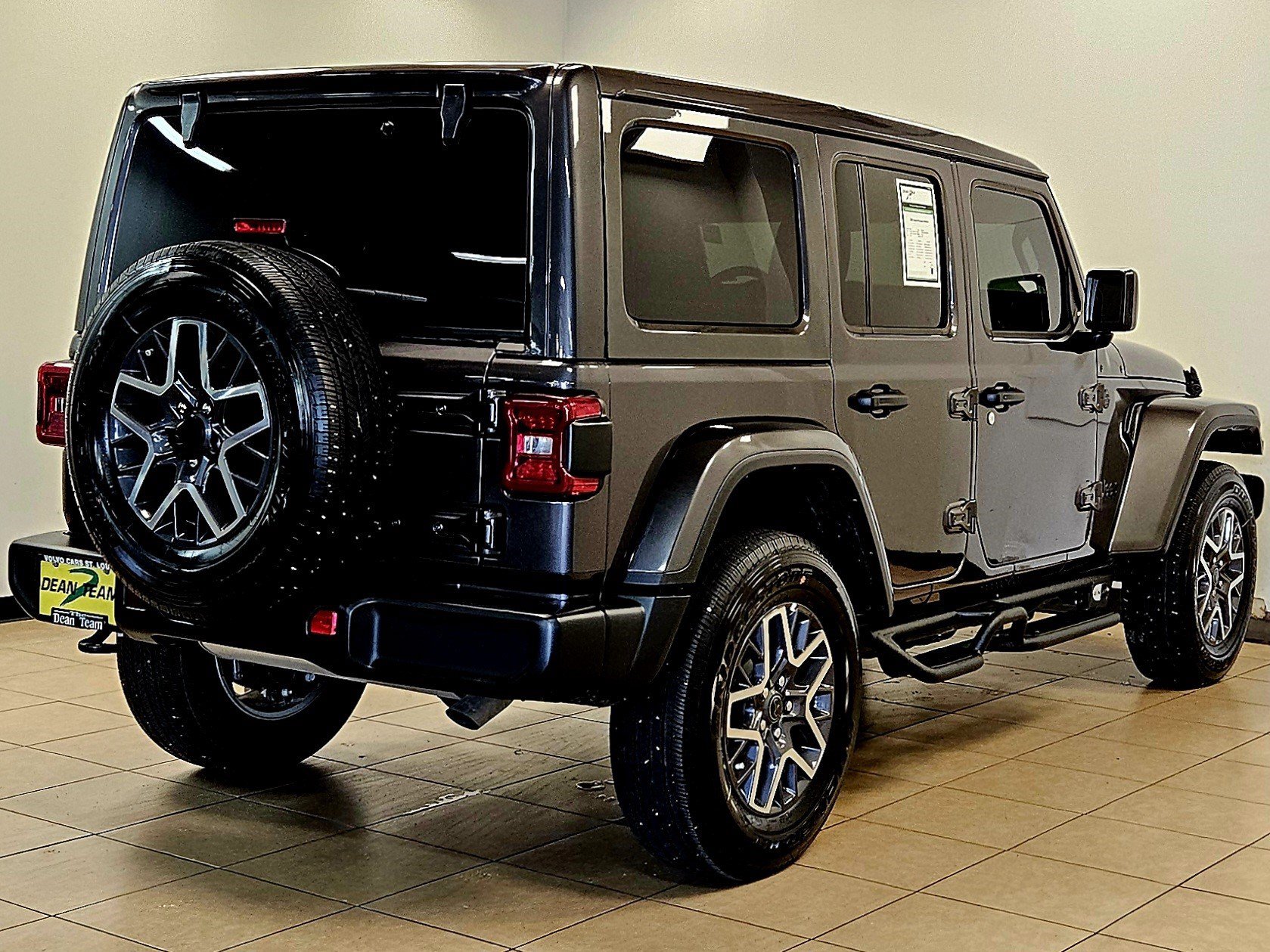 Used 2025 Jeep Wrangler Unlimited Sahara AWD/4WD image 3