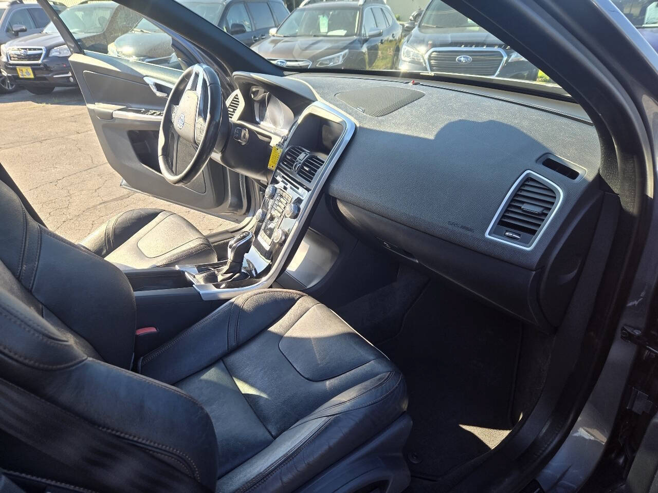 Used 2016 Volvo XC60 T6 w/ Proximity Package AWD/4WD image 20