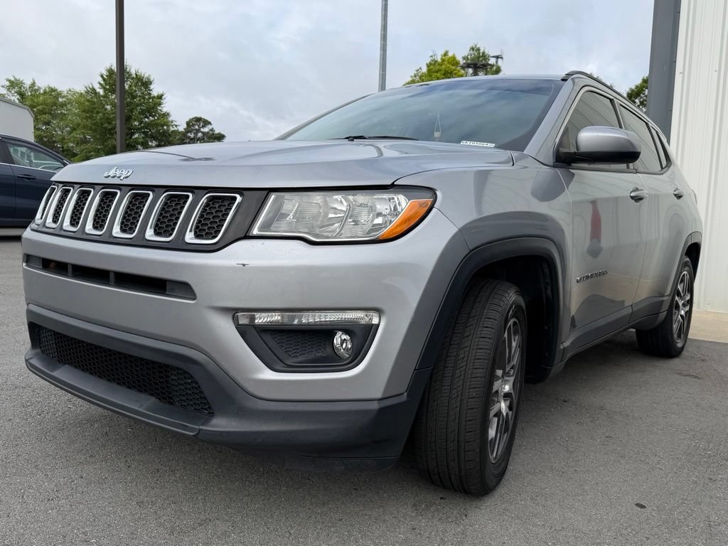 Used 2018 Jeep Compass Latitude w/ Popular Equipment Group FWD image 3