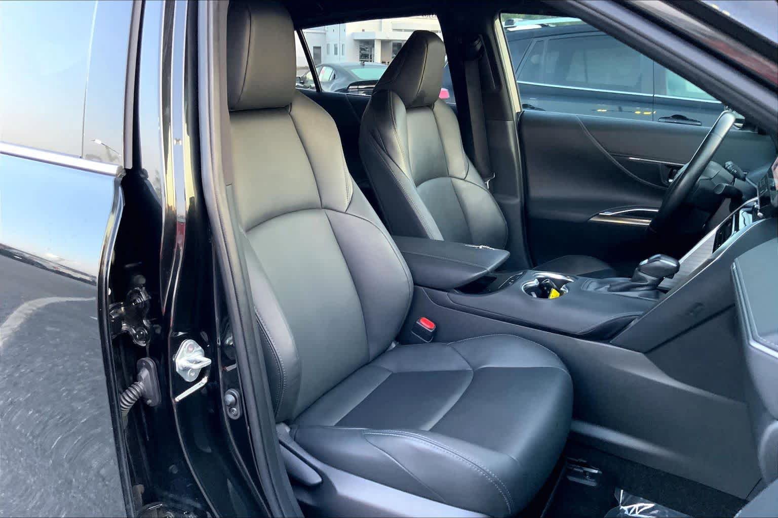 Used 2023 Toyota Venza Nightshade AWD/4WD image 9