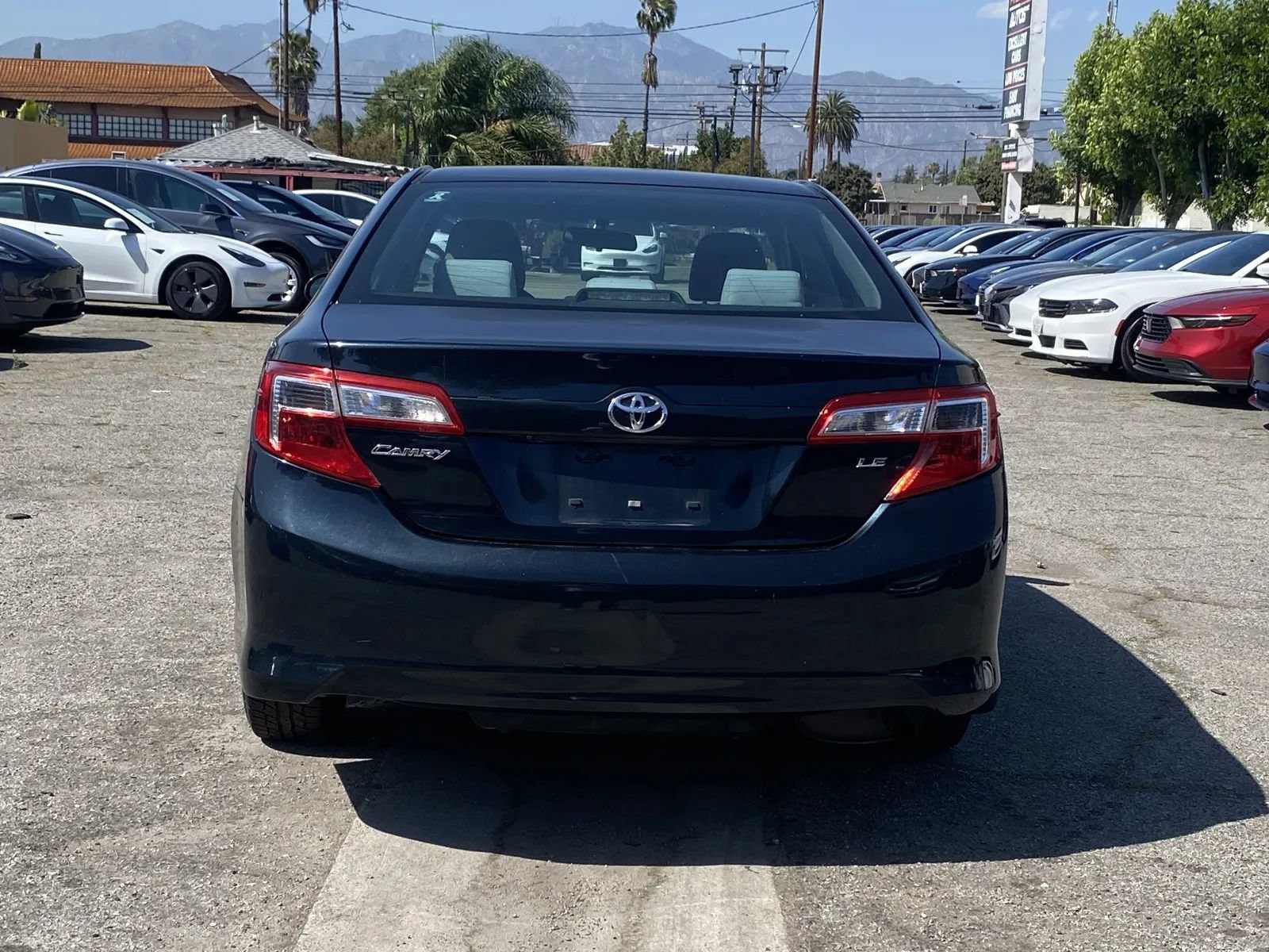 Used 2014 Toyota Camry LE FWD image 3