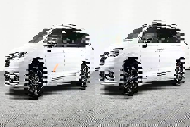 New 2026 Chrysler Pacifica Pinnacle w/ Trailer Tow Group image 1