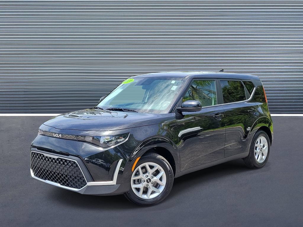 Used 2025 Kia Soul LX w/ LX Technology Package FWD image 1
