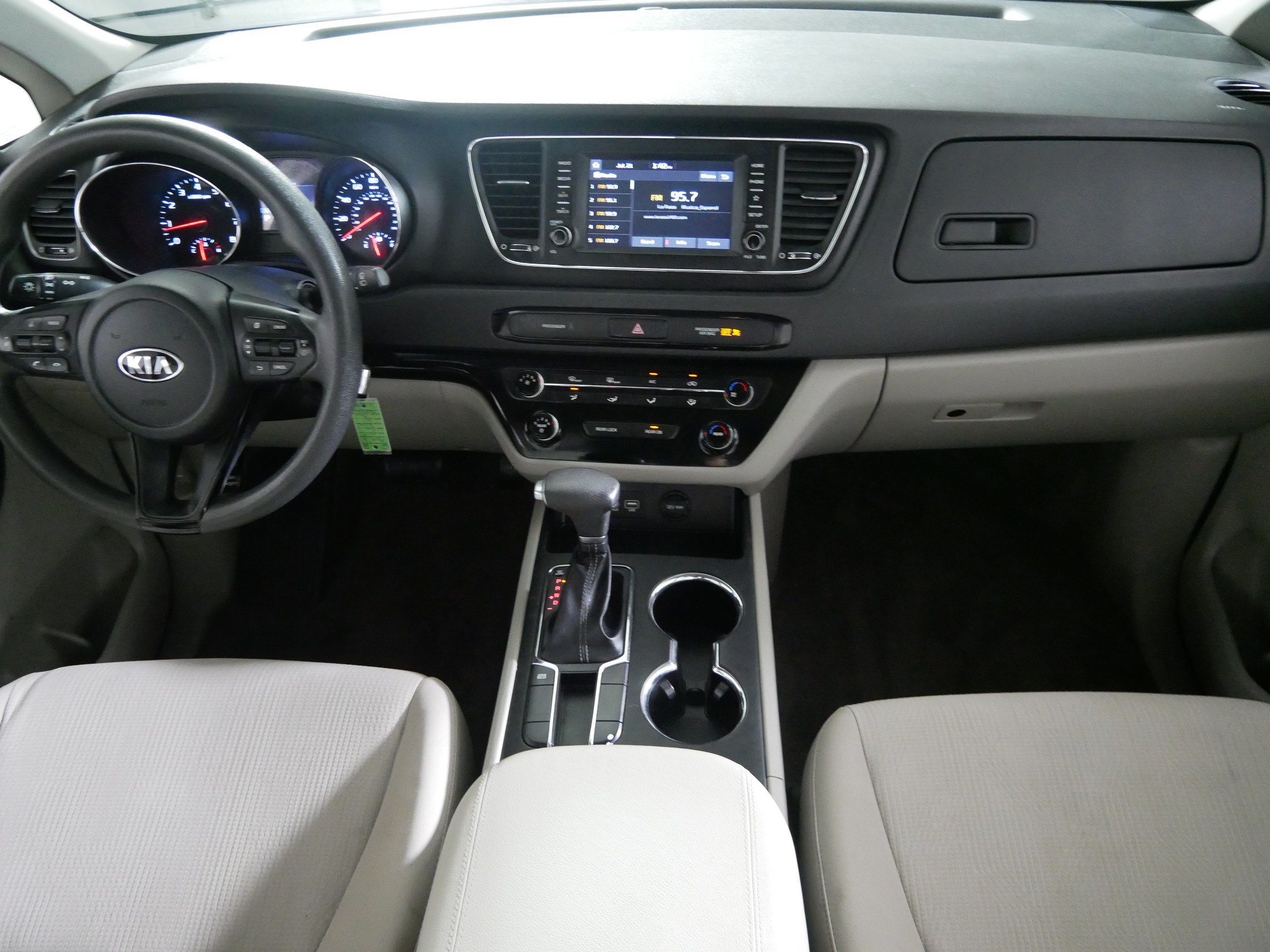 Used 2019 Kia Sedona LX FWD image 10
