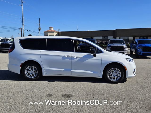 New 2026 Chrysler Pacifica Select image 16