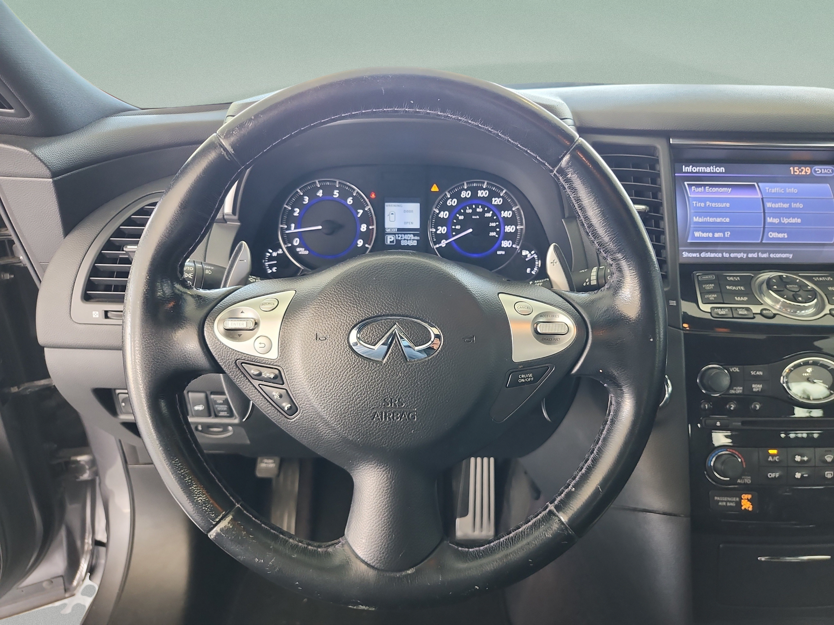 Used 2016 INFINITI QX70 2WD w/ Premium Package image 9