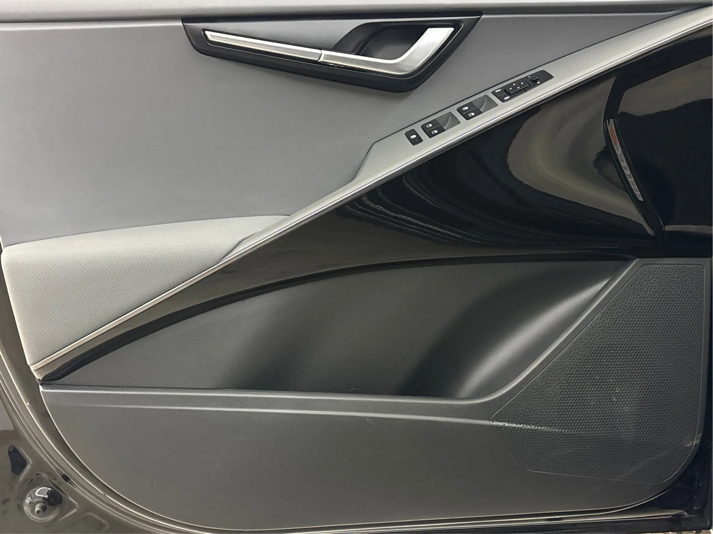 Used 2023 Kia Niro EX image 26