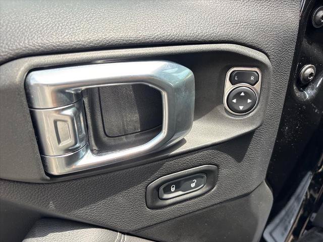 Used 2022 Jeep Wrangler Unlimited Sahara AWD/4WD image 20