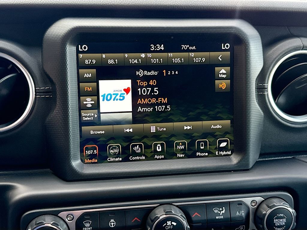 Used 2022 Jeep Wrangler Unlimited Sahara w/ Cold Weather Group AWD/4WD image 16