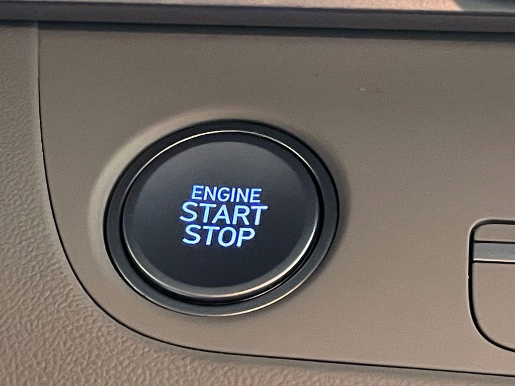 Used 2023 Hyundai Elantra Limited image 28