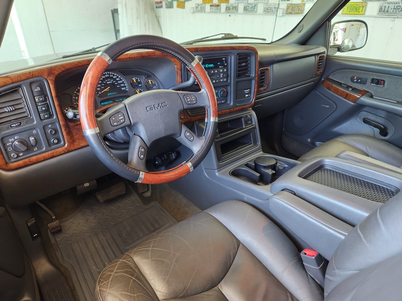 Used 2003 GMC Sierra 2500 SLT w/ SLT Preferred Equipment Group AWD/4WD image 2