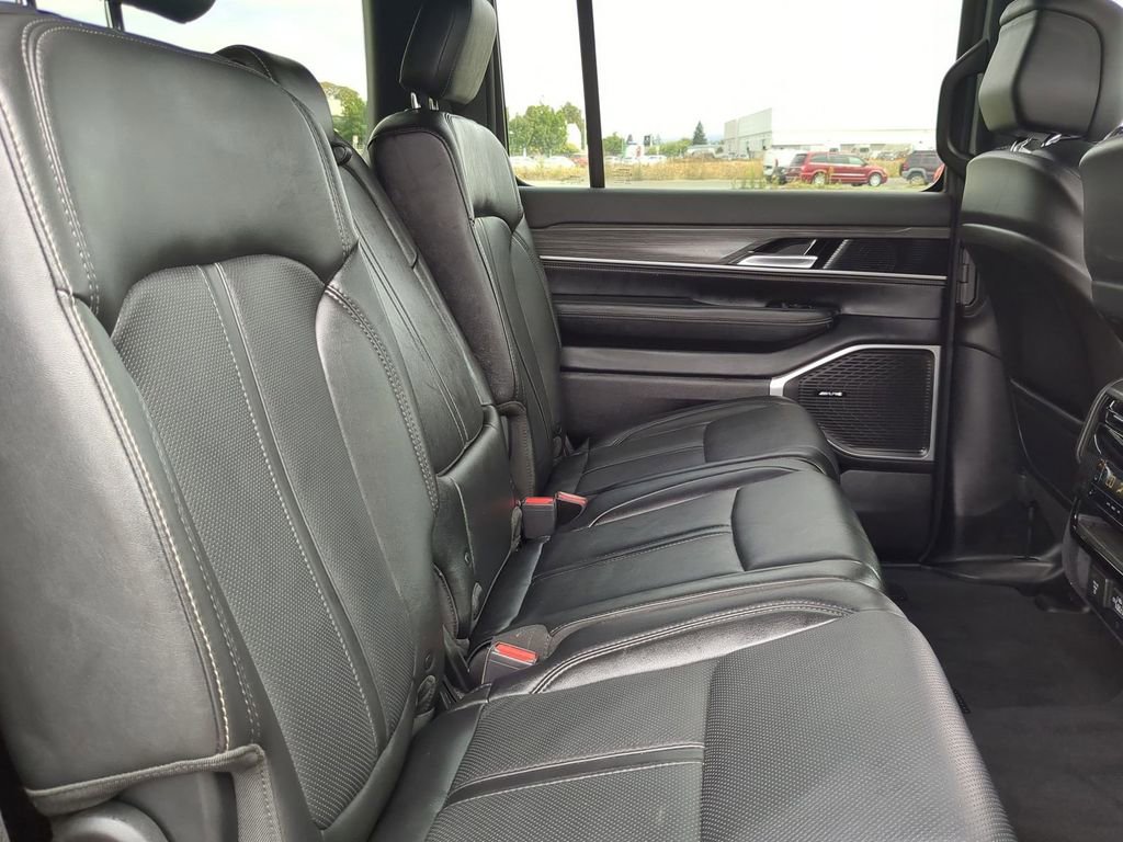 Used 2023 Jeep Wagoneer L Series III w/ Preferred Equipment Group image 7