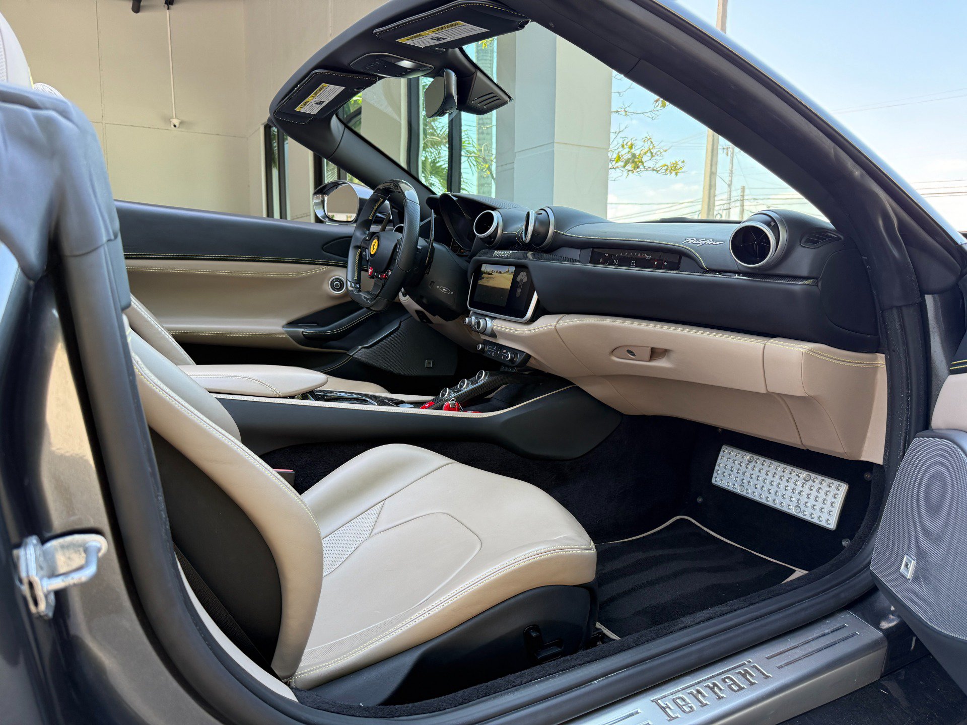 Used 2019 Ferrari Portofino RWD image 36