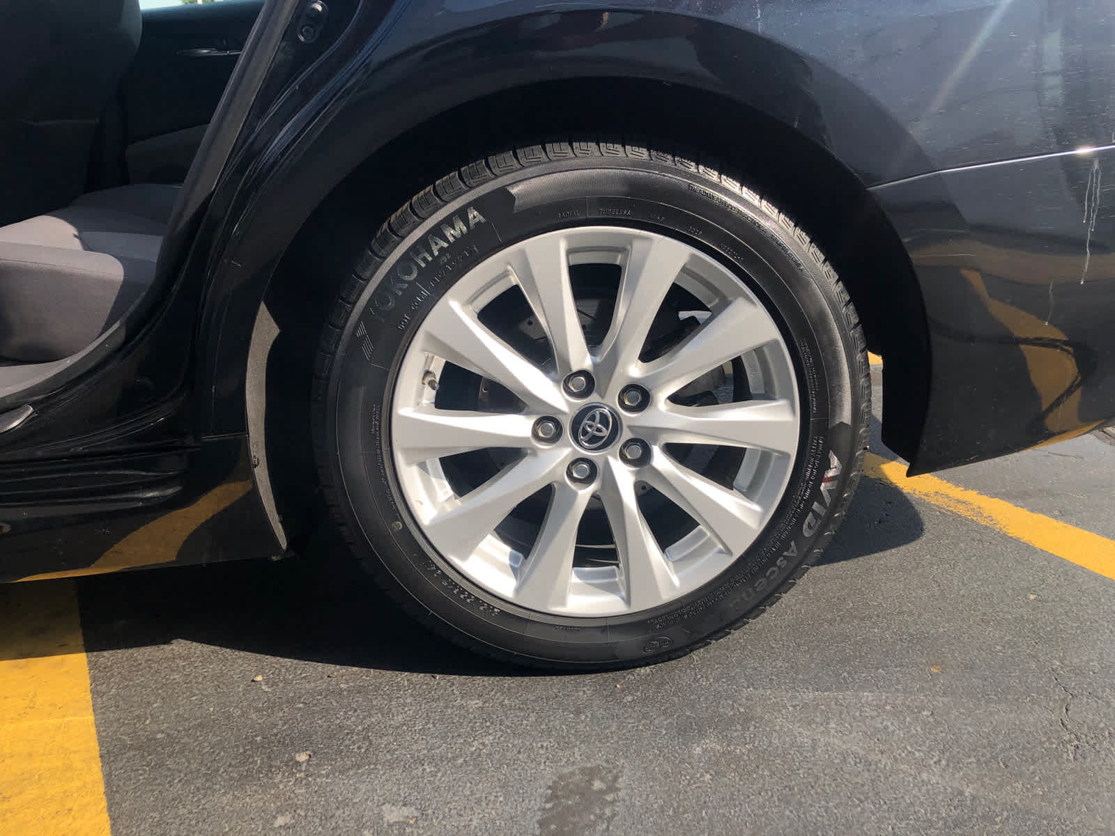 Used 2018 Toyota Camry LE w/ Convenience Package FWD image 17