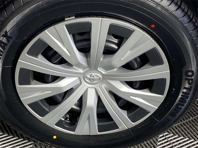 Used 2021 Toyota Camry LE image 28