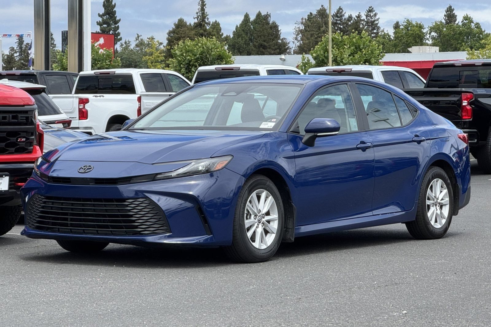 Used 2025 Toyota Camry LE FWD image 9