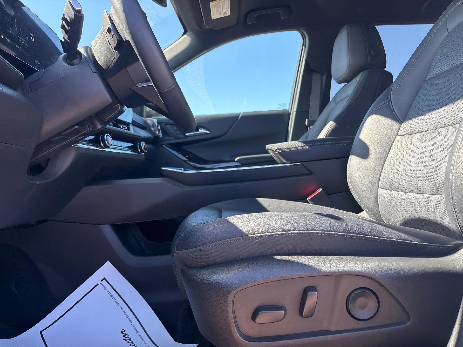 Used 2025 Chevrolet Equinox LT w/ Convenience Package II image 16