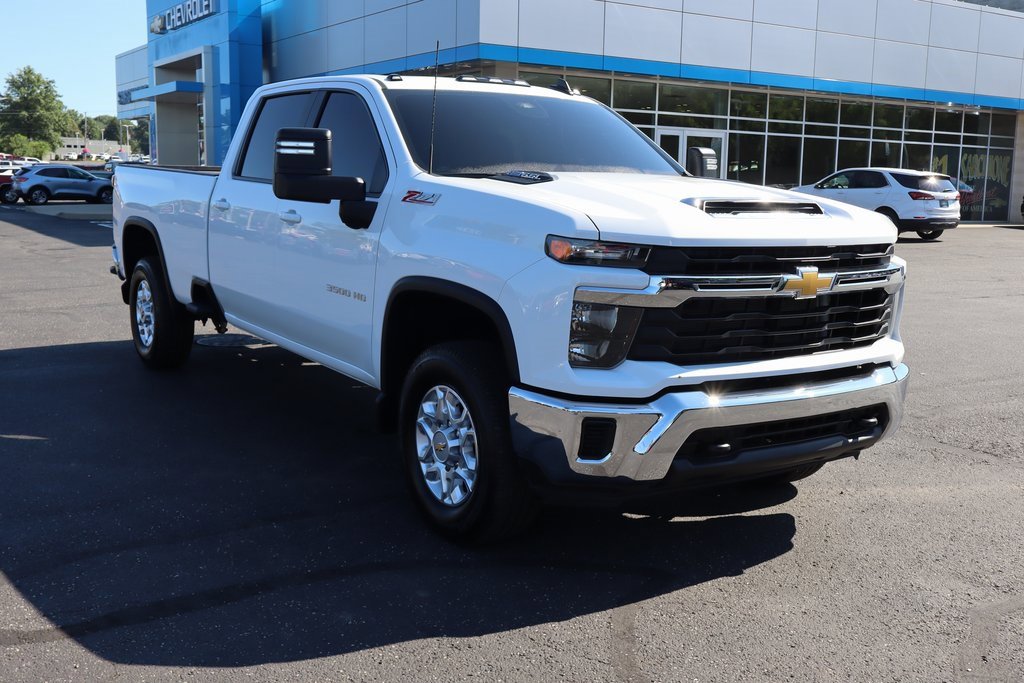Used 2024 Chevrolet Silverado 3500 LT w/ Z71 Off-Road Package image 2