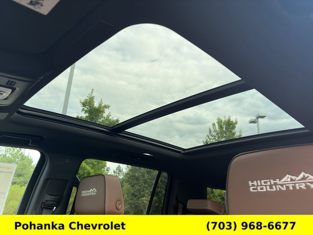 New 2026 Chevrolet Suburban High Country AWD/4WD image 19