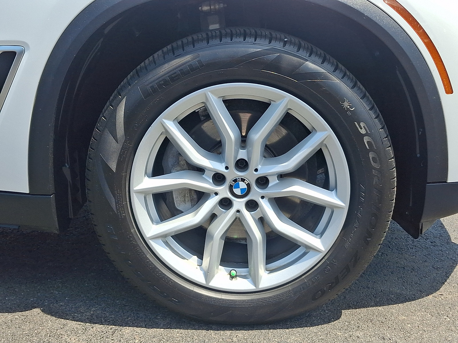 Used 2019 BMW X5 xDrive40i w/ Convenience Package AWD/4WD image 9