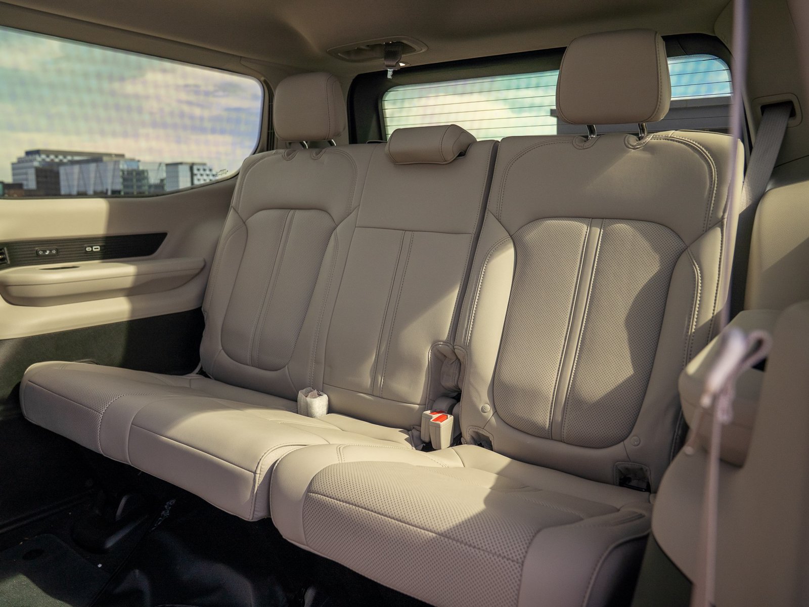Used 2024 Jeep Wagoneer Series III w/ Premium Group I AWD/4WD image 27