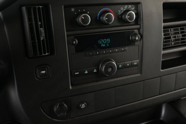 Used 2008 Chevrolet Express 3500 Extended Passenger RWD image 23