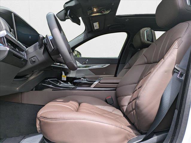 New 2025 BMW 750e xDrive image 4