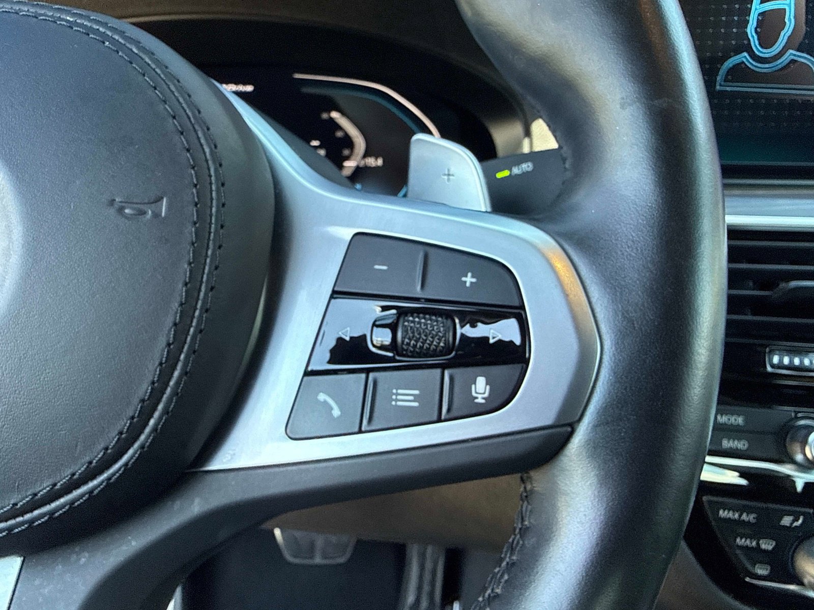 Used 2023 BMW 530e w/ M Sport Package image 48