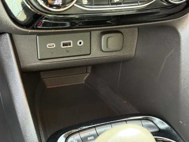 Certified 2021 Buick Encore GX Select w/ Experience Buick Package AWD/4WD image 18