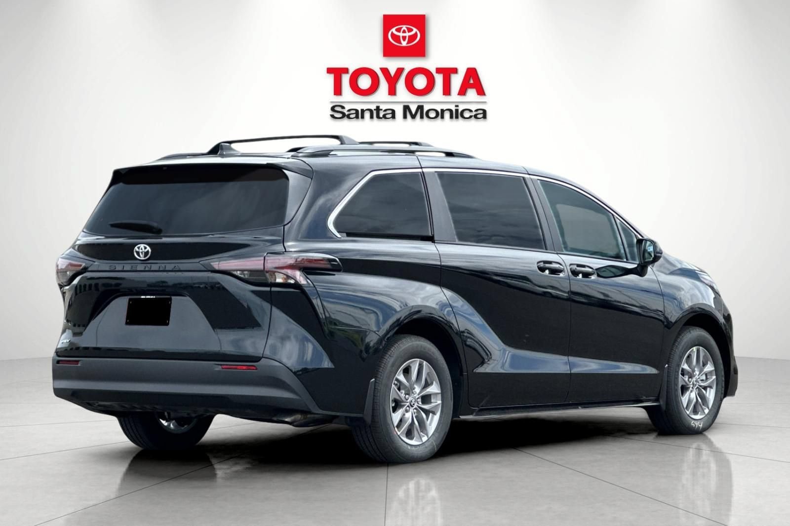 New 2026 Toyota Sienna LE FWD image 3
