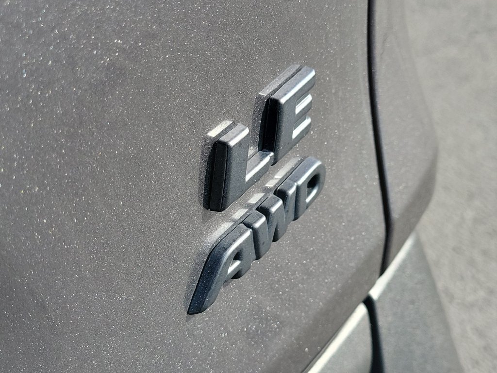 Used 2022 Toyota RAV4 LE AWD/4WD image 10