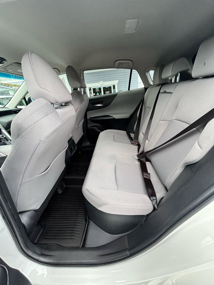 Used 2021 Toyota Venza LE AWD/4WD image 21