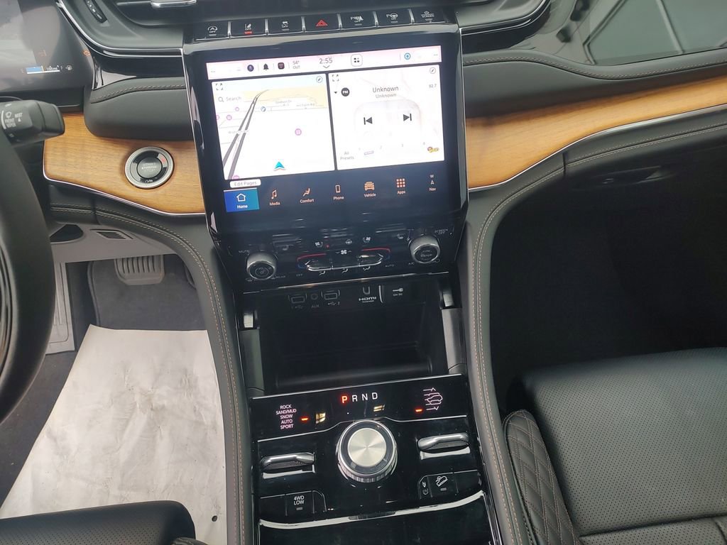 Used 2024 Jeep Grand Cherokee Summit image 11