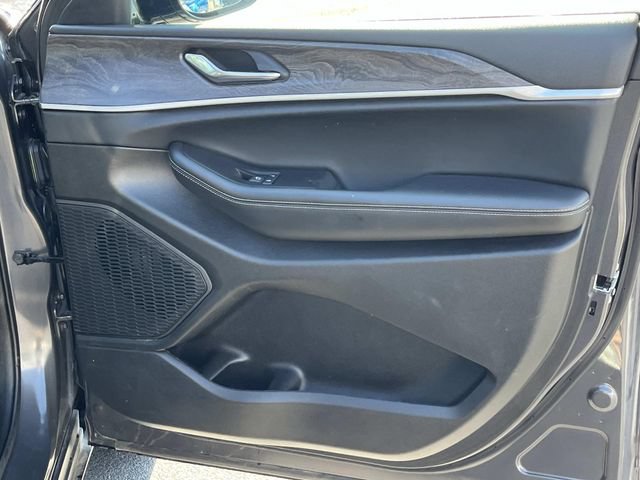 Used 2025 Jeep Grand Cherokee Limited AWD/4WD image 21
