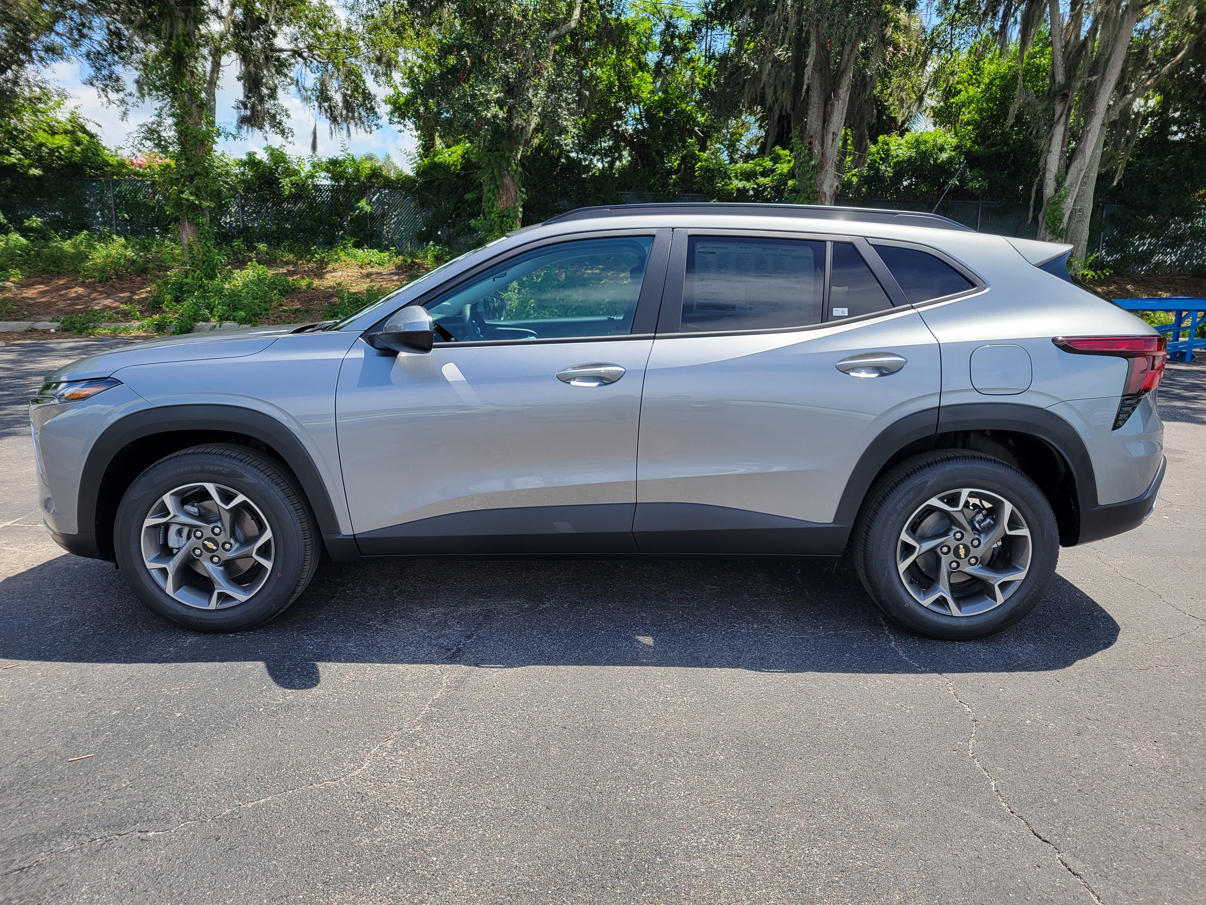 New 2026 Chevrolet Trax LT w/ Driver Confidence Package FWD image 9