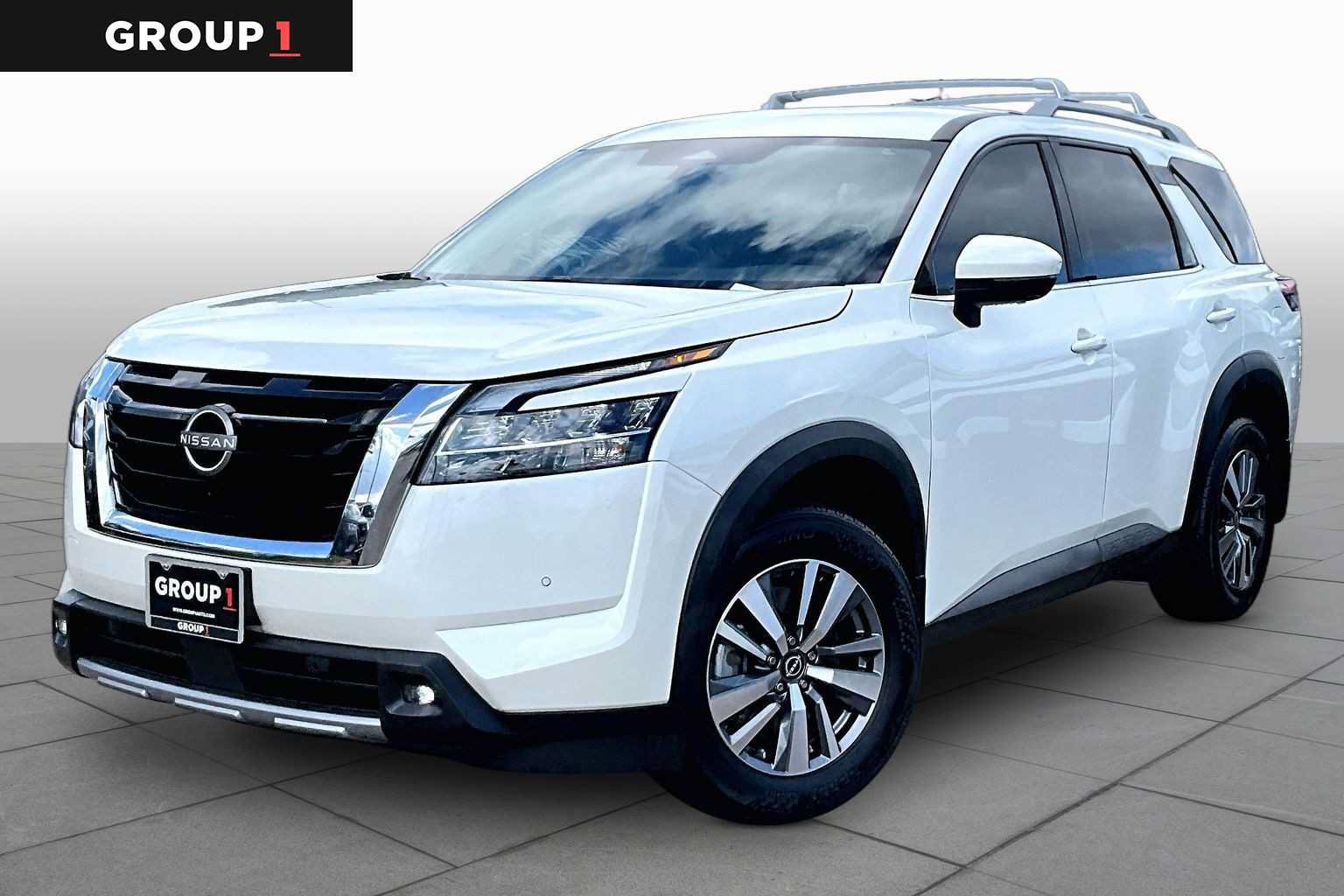 Certified 2024 Nissan Pathfinder SL FWD image 1